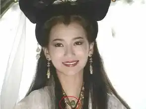影视剧中搞笑的穿帮镜头,导演应该是小学毕业的

