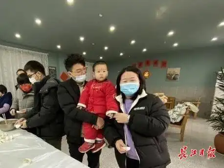 这是我过得最有趣的一次春节,人才公寓里留汉大学生们热闹过大年
