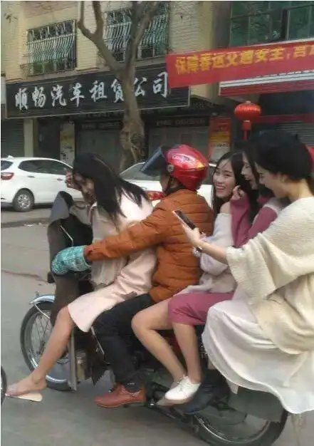 搞笑gif一首凉凉送给这位小哥
