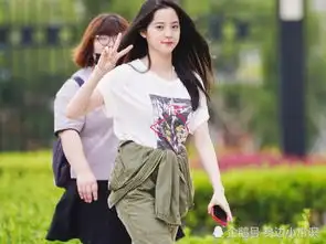 欧阳娜娜被曝长胖,网友晒出近照,腰线真的吸引了我
