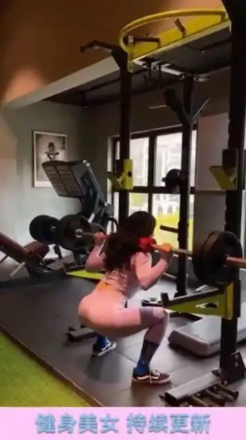 和小姐姐一起来健身吧
