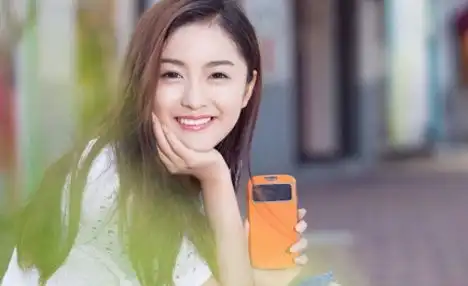 搞笑段子笑话图片你那么胖,谁看不到啊
