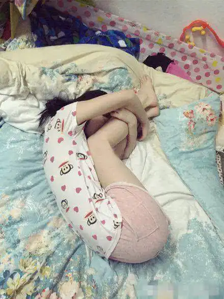 搞笑gif别来打扰我,我正在修炼
