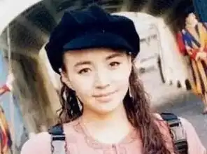 贾玲晒尖下巴娱乐圈丑女昔日照片大曝光年轻时候都是美女
