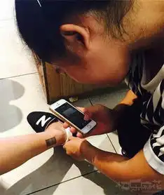 老婆是个短发,今儿结婚戴假发
