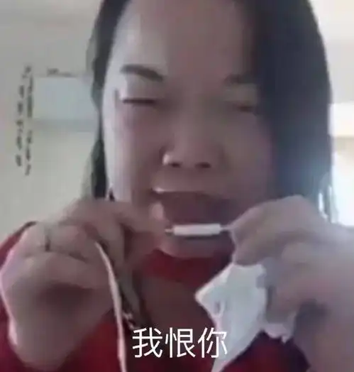 出门竟然忘记带耳机,我没救了ta
