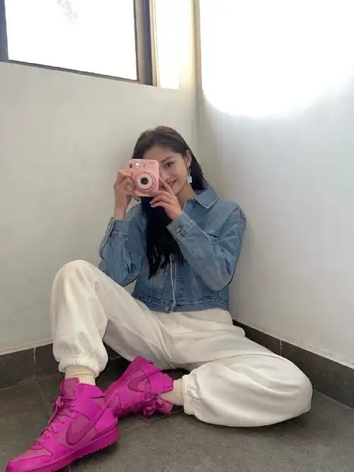 组图周洁琼情人节晒最新美照大秀身材腹肌抢镜
