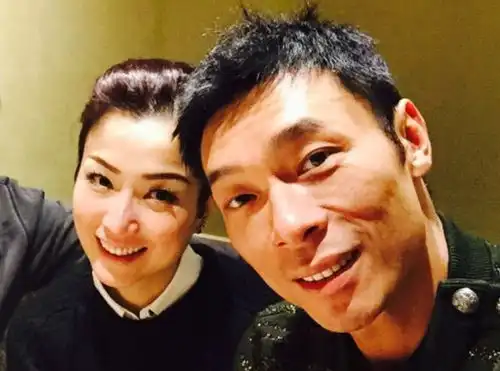 黄心颖官宣结婚,默认怀孕嫁二婚男,选许志安生日登记耐人寻味
