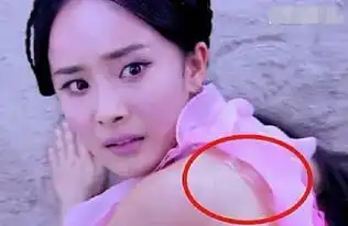 影视剧中搞笑的穿帮镜头,佘诗曼旁边是什么李湘原来也穿帮
