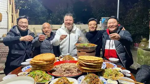 杰哥私房菜手抓羊肉配开坛老窖酒,大口吃肉大碗喝酒真过瘾
