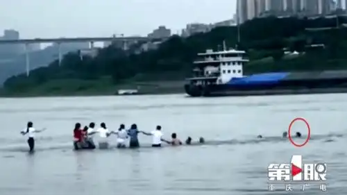 总有人,是那一束光
