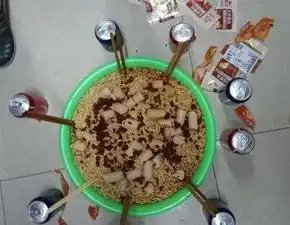 搞笑组图我看上了路边烧烤摊老板的女儿
