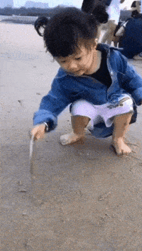 搞笑动态趣图gif猴子要造反像不像蒲公英
