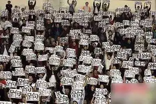 爆笑中国球迷看台幽默标语大全图片

