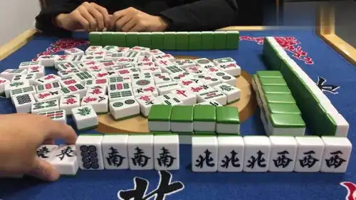 麻将不是你不做十八罗汉,下家那个浑水摸鱼的西风,你没看到
