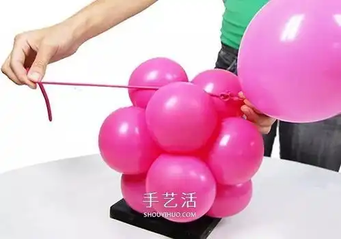 气球造型教程图解一步步做出可爱小粉猪
