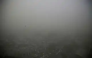 外媒称雾霾带火瓶装空气有公司在华售出12万瓶
