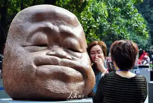 莫言头像雕塑现上海街头憨态可掬
