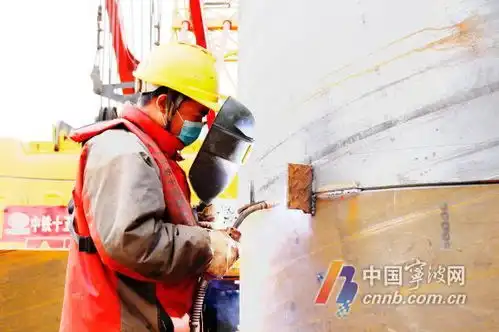 建设者就地过年工地春节不打烊
