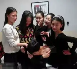 搞笑gif趣图原来女神也是会有缺陷的

