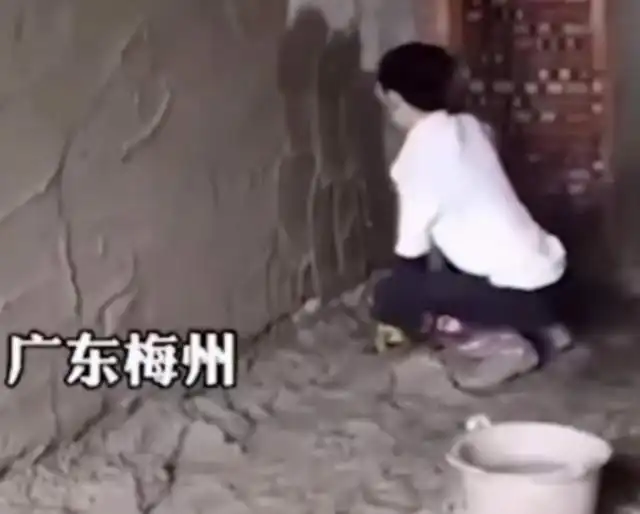 少年不想上学,母亲带去工地体验生活,一个月干上瘾更不想去上学
