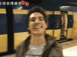 搞笑gif段子下午闲聊,一女同学说她最近有些失眠
