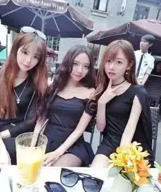 搞笑图片三姐妹,她们的父母想招个上门女婿你愿意吗
