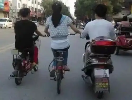爆笑gif趣图打麻将我就服你们,佩服佩服
