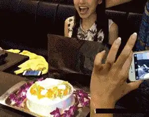 妹子,咱们在宿舍能不能注意形象呀,被舍友看到了多尴尬啊
