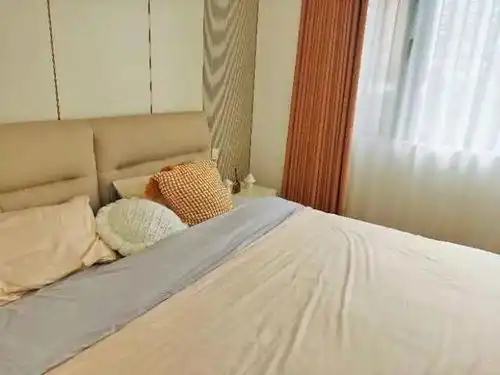 我妈都早上九点了还不起床我哪来的九点
