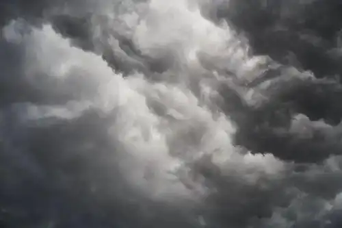 夜间有雷雨天气
