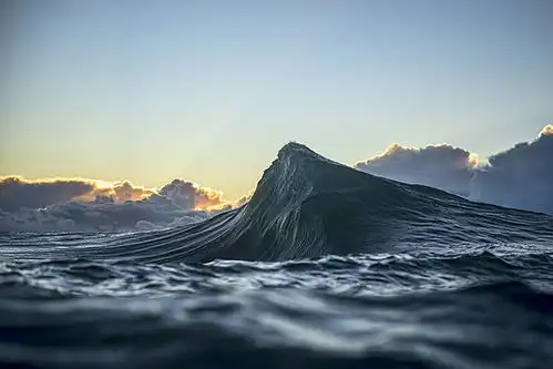 壮观震撼的巨浪摄影
