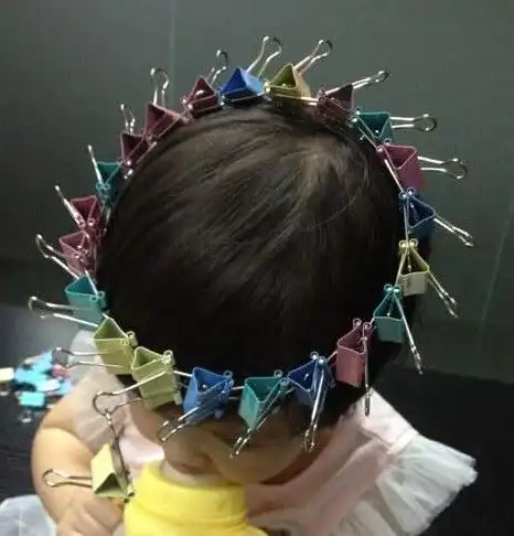搞笑gif爸爸不是骗我的,那个垃圾桶还在那里
