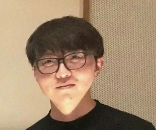 明星搞怪错位照,蔡徐坤戴鼻环,毛不易小v脸,热巴头顶飞碟
