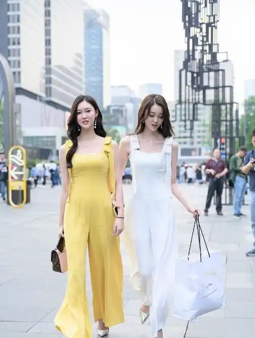 腿粗屁股大的女人不要怂,阔腿裤轻松化解烦恼,时尚有气质

