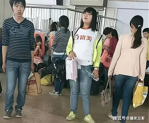 搞笑段子妹子出门太大意了,这么大的漏洞都没发现,好尴尬啊
