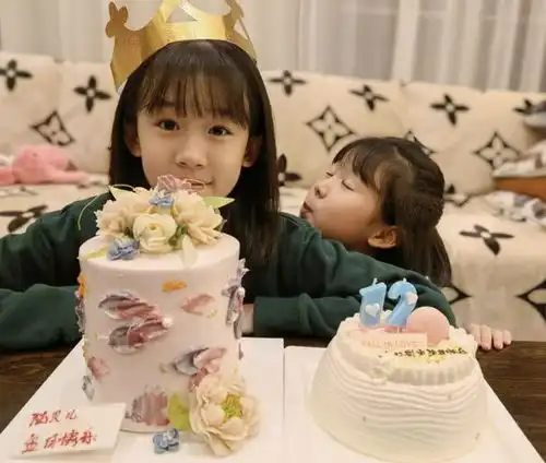 陆毅为12岁女儿庆生,贝儿蛋糕前许愿恬静美好,颜值太高堪比校花
