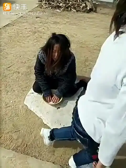 搞笑原来乞丐都可以这么的有钱啊
