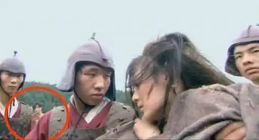 影视剧中搞笑的穿帮镜头,一个比一个搞笑,吃饭勿入避免喷饭
