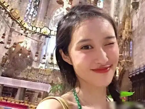 李欣汝活该扮丑出名,变美后让人无法接受,因晒照被张艺谋辞退
