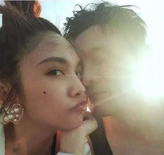 杨丞琳晒狗界李荣浩,直言需好友陪伴入睡,被迫异地太久好心酸
