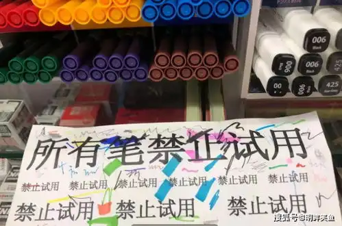 搞笑gif趣图妹子开越野车出来都能吸引不少小伙子过来围观
