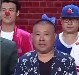 何炅因一张照片引发热议,细数那些明星不堪回首的瞬间
