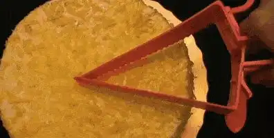 幽默搞笑段子集这刀用来切蛋糕就非常方便了,哈哈哈哈哈哈哈
