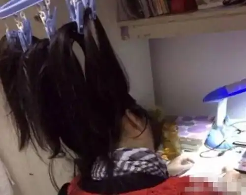 大学的宿舍生活中就从来不缺奇葩室友,他们总能承包一宿舍的笑点
