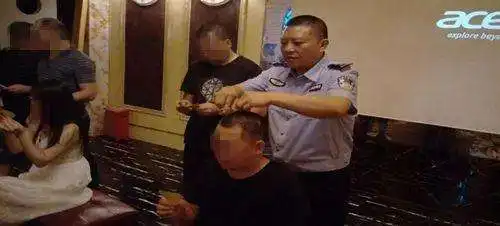 深夜中山21家娱乐场所被查,现场被曝光
