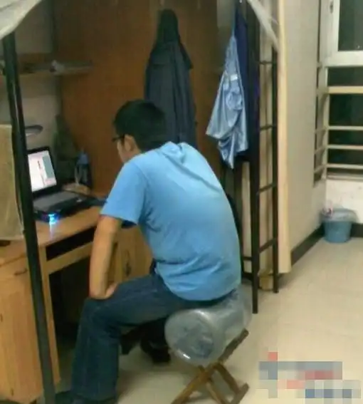 西电校庆征全校椅子学生无椅可坐穷对付
