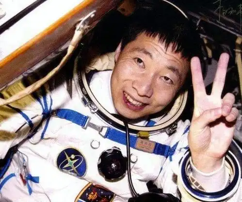 杨利伟回到地球后,为何17年都再不上天原因让人心酸
