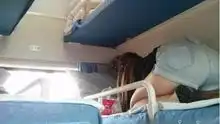 搞笑图片这一路你睡得挺香啊,人家妹子可为难了
