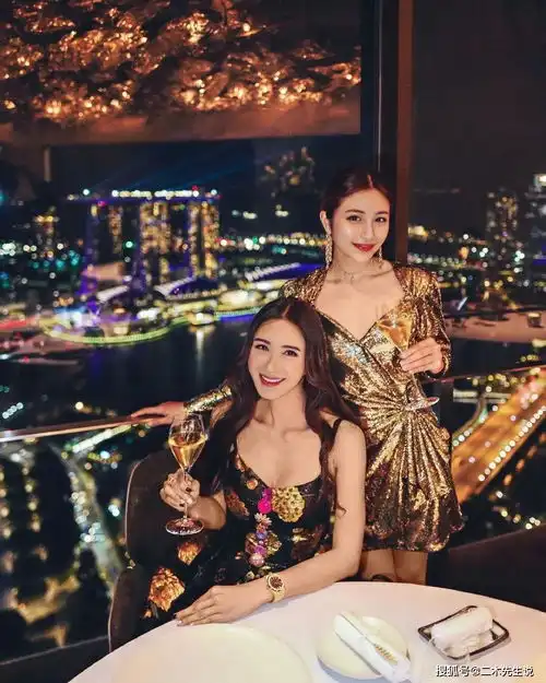 新加坡第一单身富婆全世界爱马仕铂金包最多的女人,女儿也是网红
